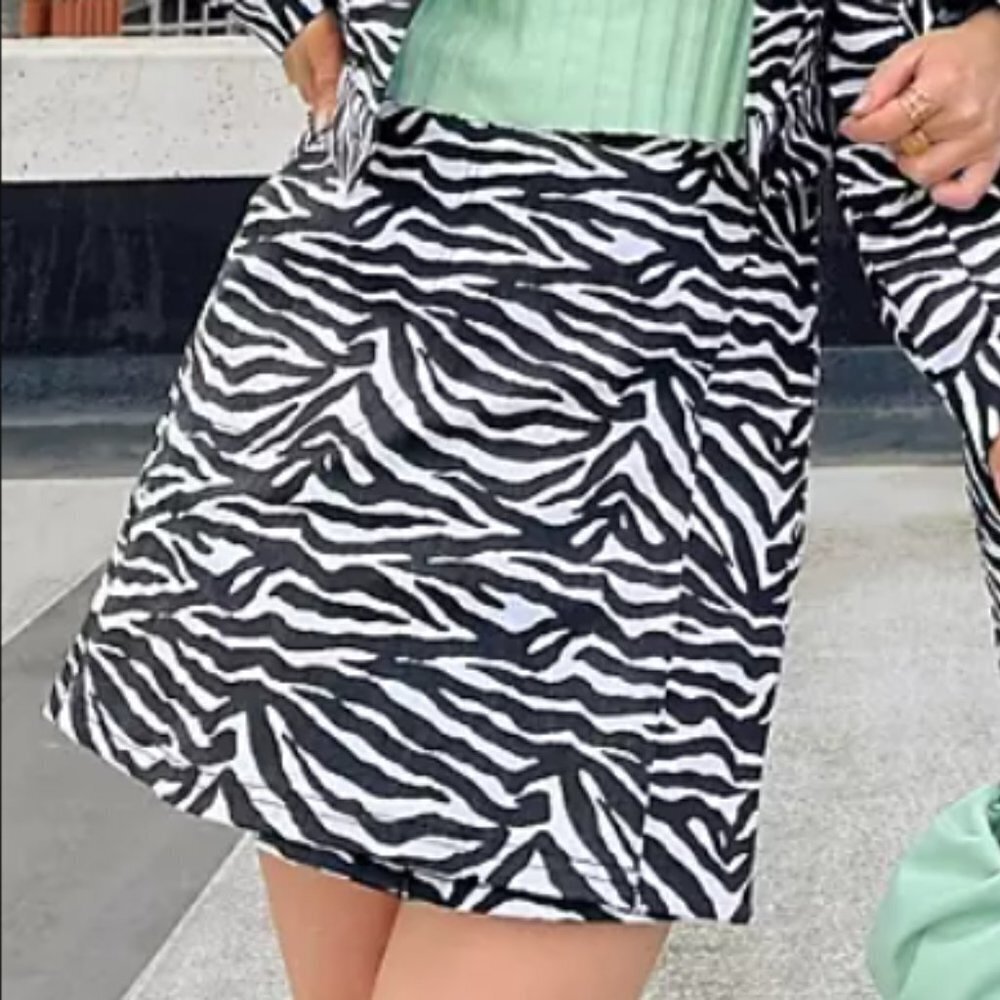 LabelRail x Olivia & Alice Women's Zebra Print Mini Skirt